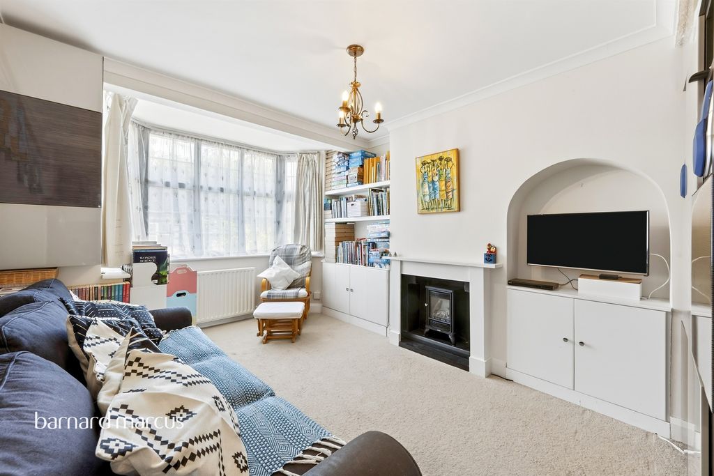 Property photo 2 of 11