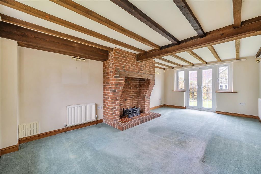 Property photo 2 of 22 Sitting Room