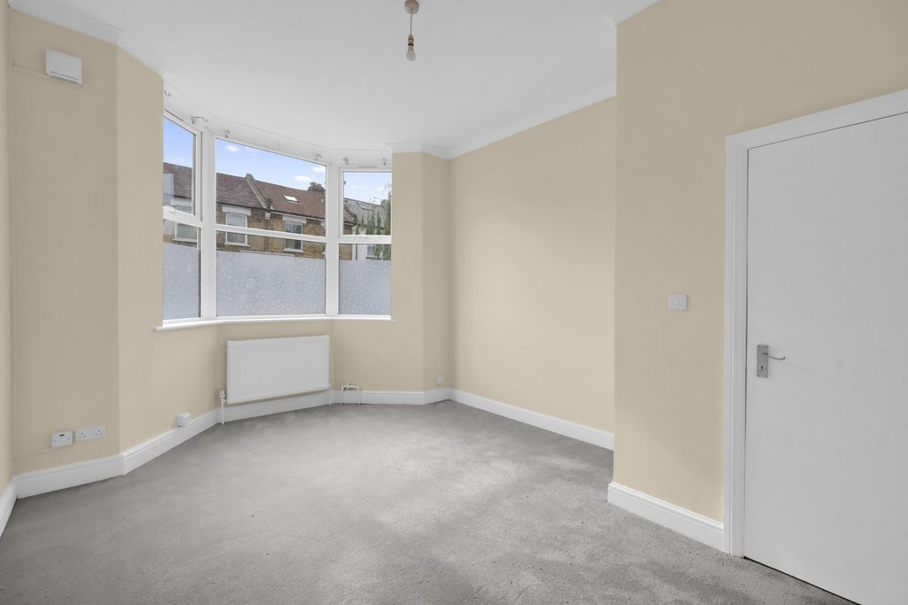 Property photo 2 of 32 Gallery