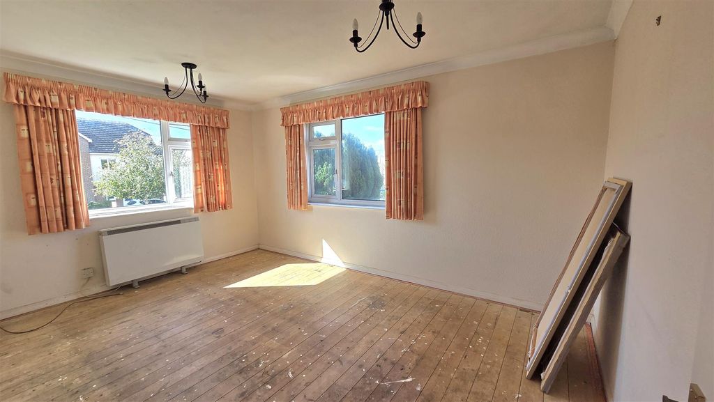 Property photo 3 of 10 Living Room