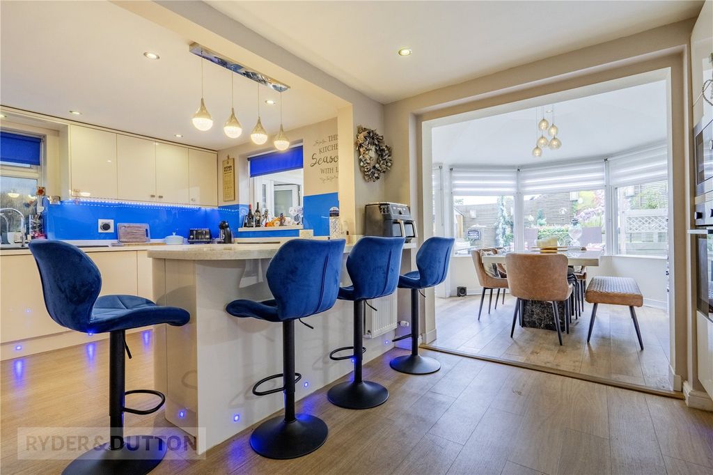 Property photo 3 of 30 Kitchen