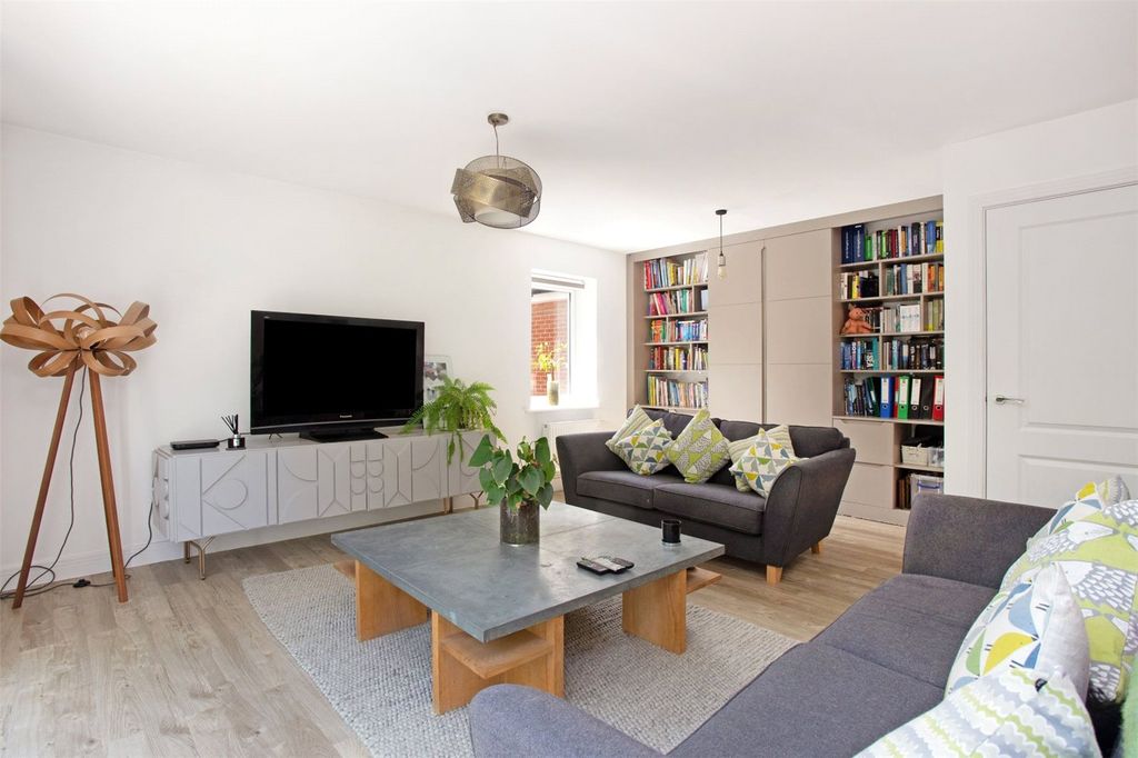 Property photo 3 of 19 Sitting Room