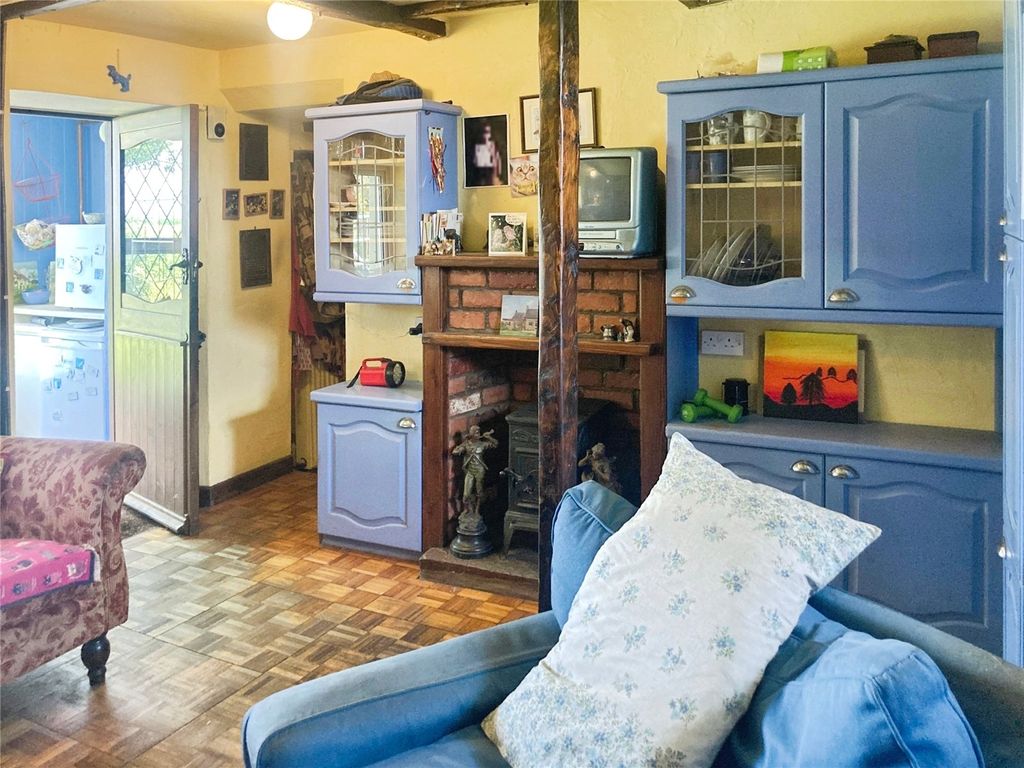 Property photo 3 of 14 Kitchen