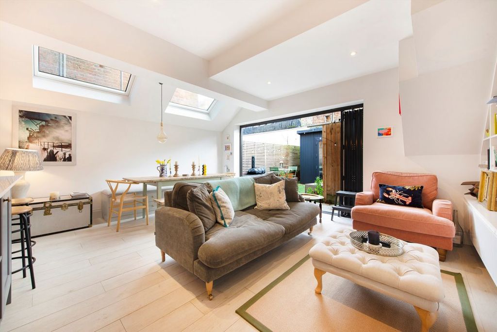 Property photo 2 of 8