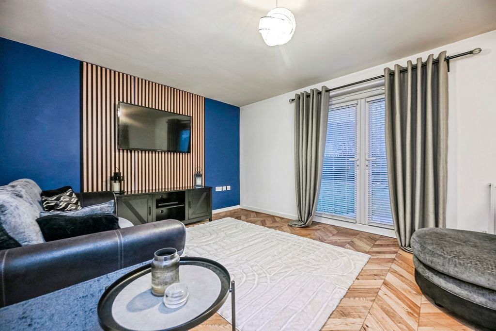 Property photo 2 of 18 Pbox-Img.Jpg