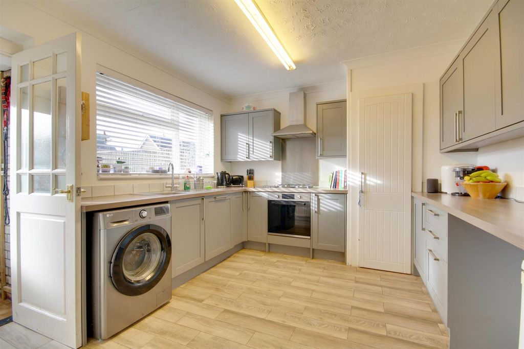 Property photo 3 of 16 Img_2697-Img_2699.Jpg