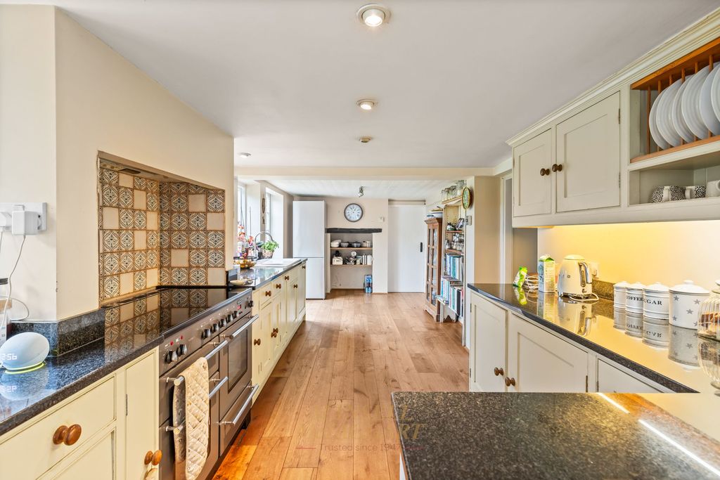 Property photo 2 of 23