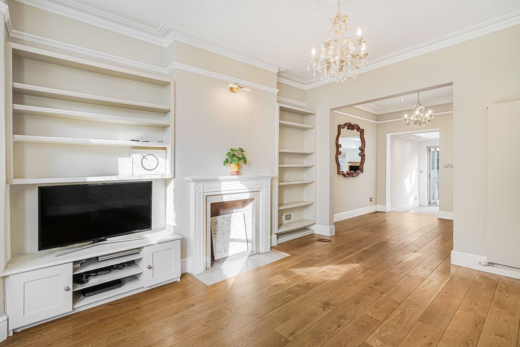 Property photo 2 of 18