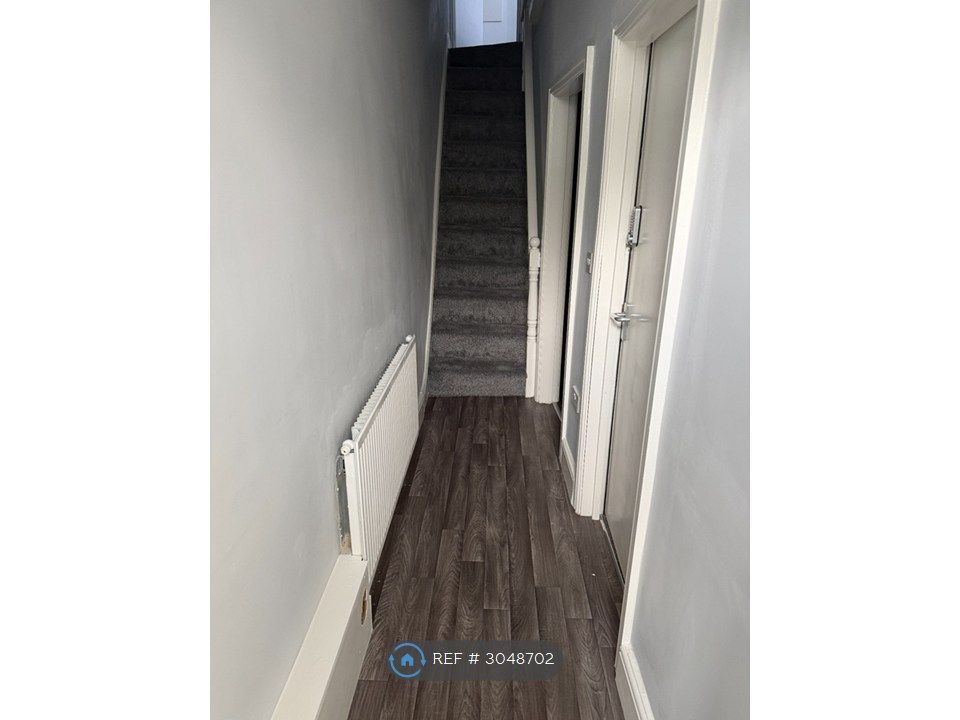Property photo 2 of 13 Hallway