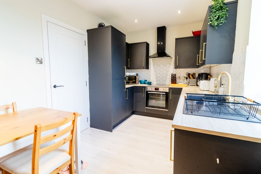 Property photo 2 of 30 Dining Kitchen