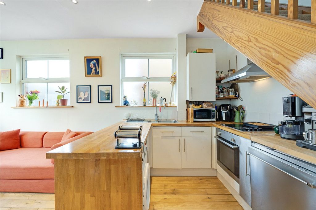 Property photo 3 of 11 Picture No. 27