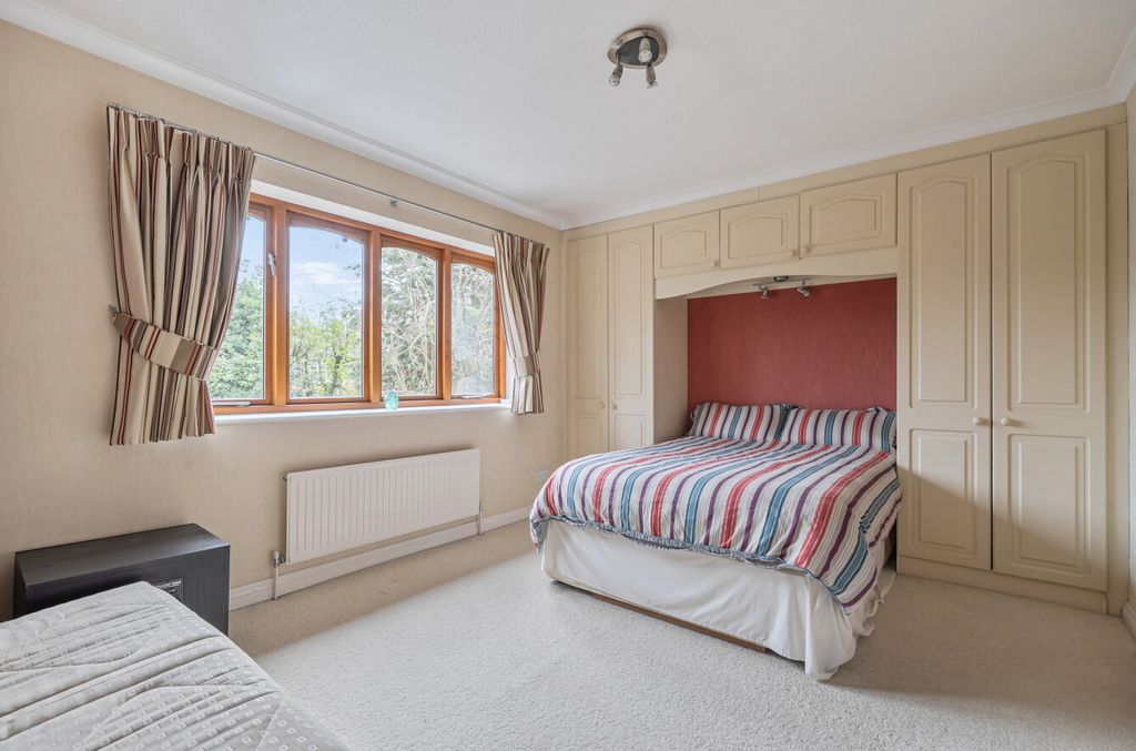 Property photo 3 of 14 1385387-7-6933038...