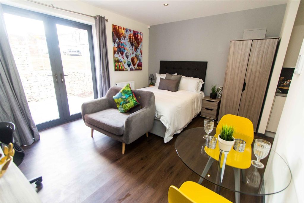 Property photo 2 of 5 Bright Master Bedroom With Patio Doors...