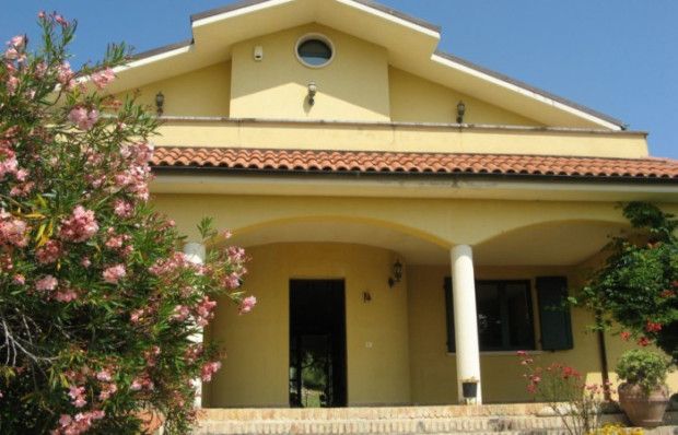 Property photo 1 of 20