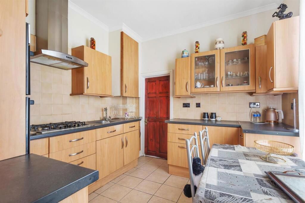 Property photo 2 of 28