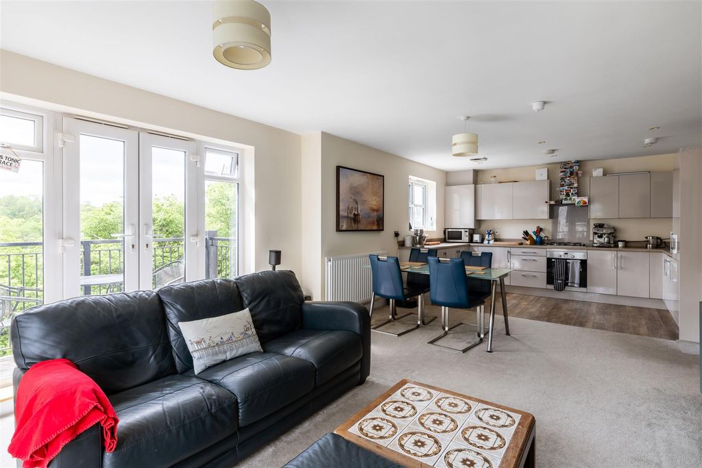Additional image 6 of 2 bed flat for saleRenfields, Haywards Heath RH16