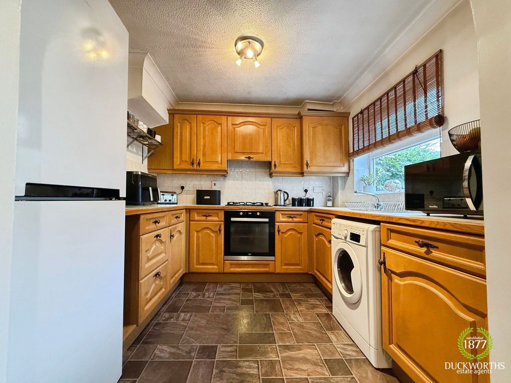 Property photo 3 of 27