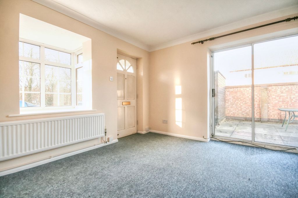 Property photo 2 of 6 Living Room