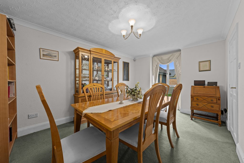 Property photo 2 of 27