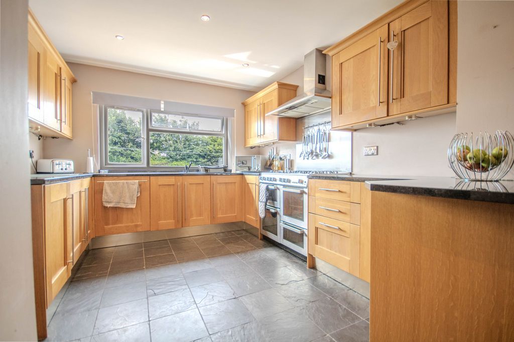Property photo 2 of 30
