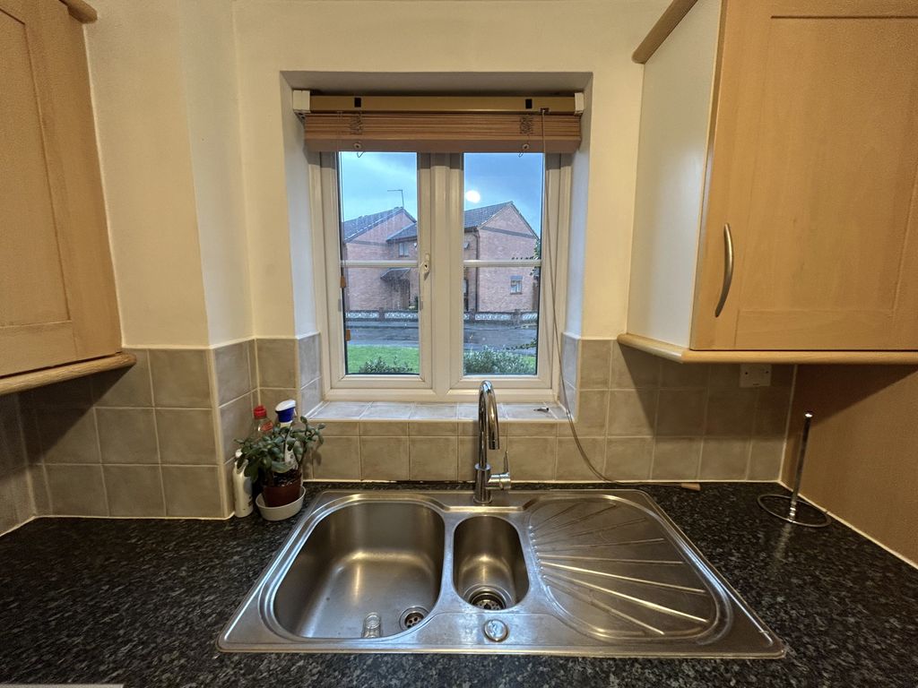 Property photo 3 of 19 Image00018