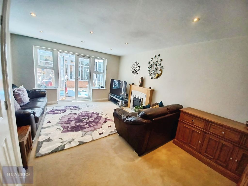 Property photo 3 of 18 Pbox-Img.Jpg