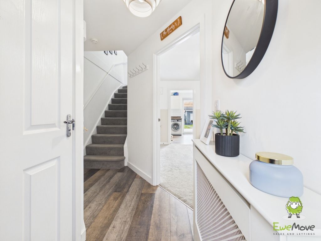 Property photo 3 of 30 Ewemove Basingstoke - 31 St Cross Road