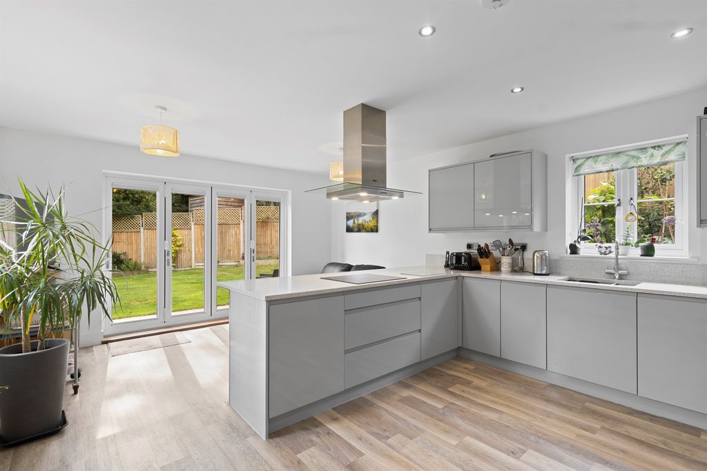 Property photo 2 of 27