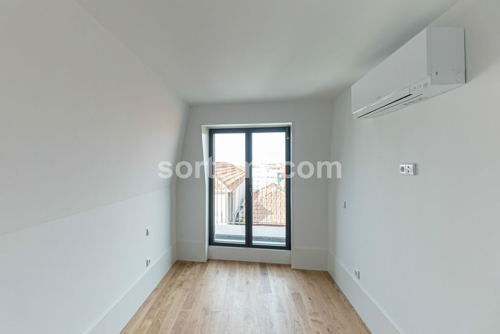 Property photo 2 of 34