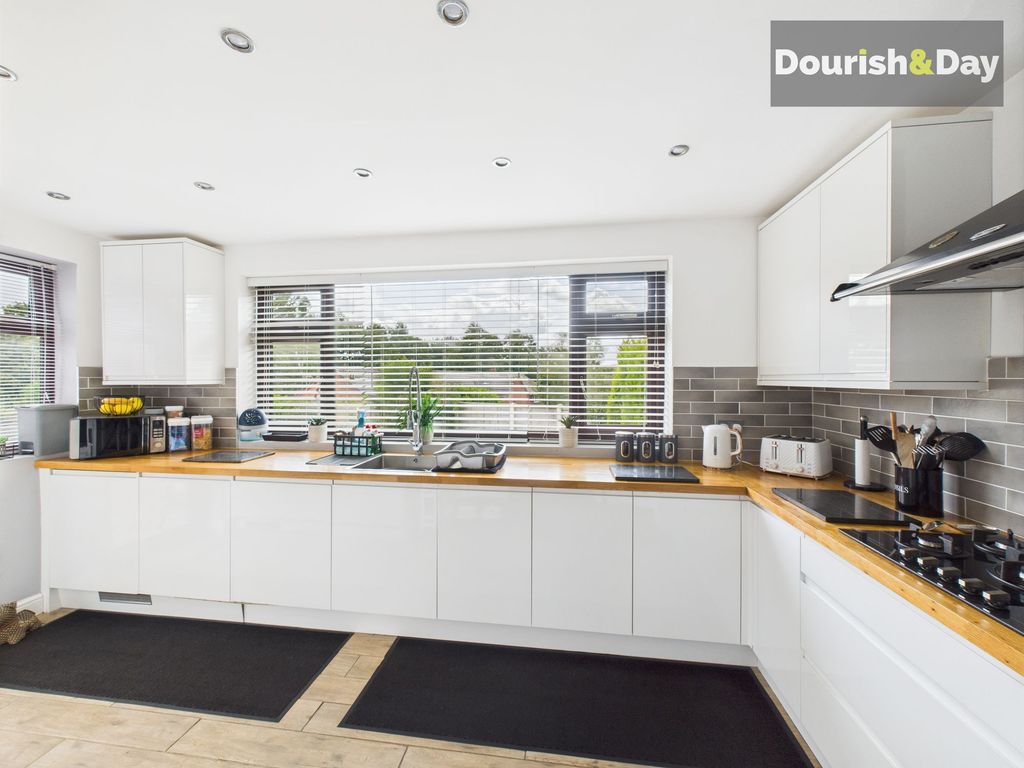 Property photo 3 of 32 Kitchen