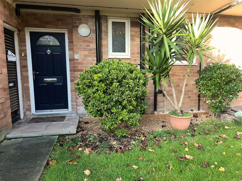 Property photo 2 of 10 Apartment Entrance