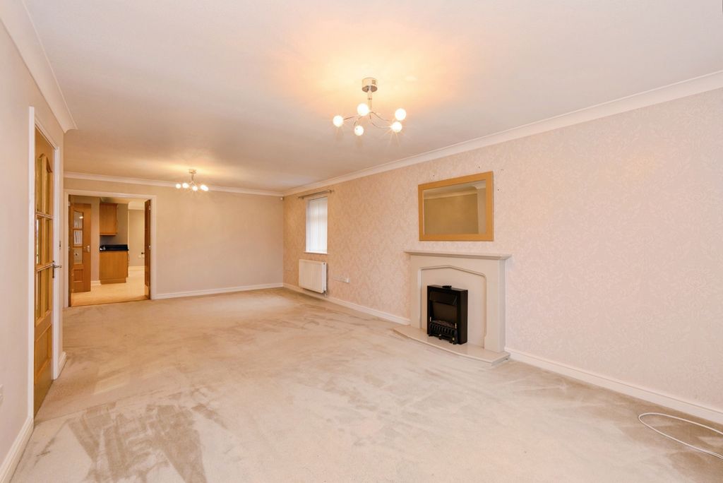 Property photo 3 of 10 Living Room