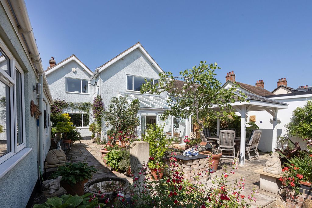 Property photo 2 of 34