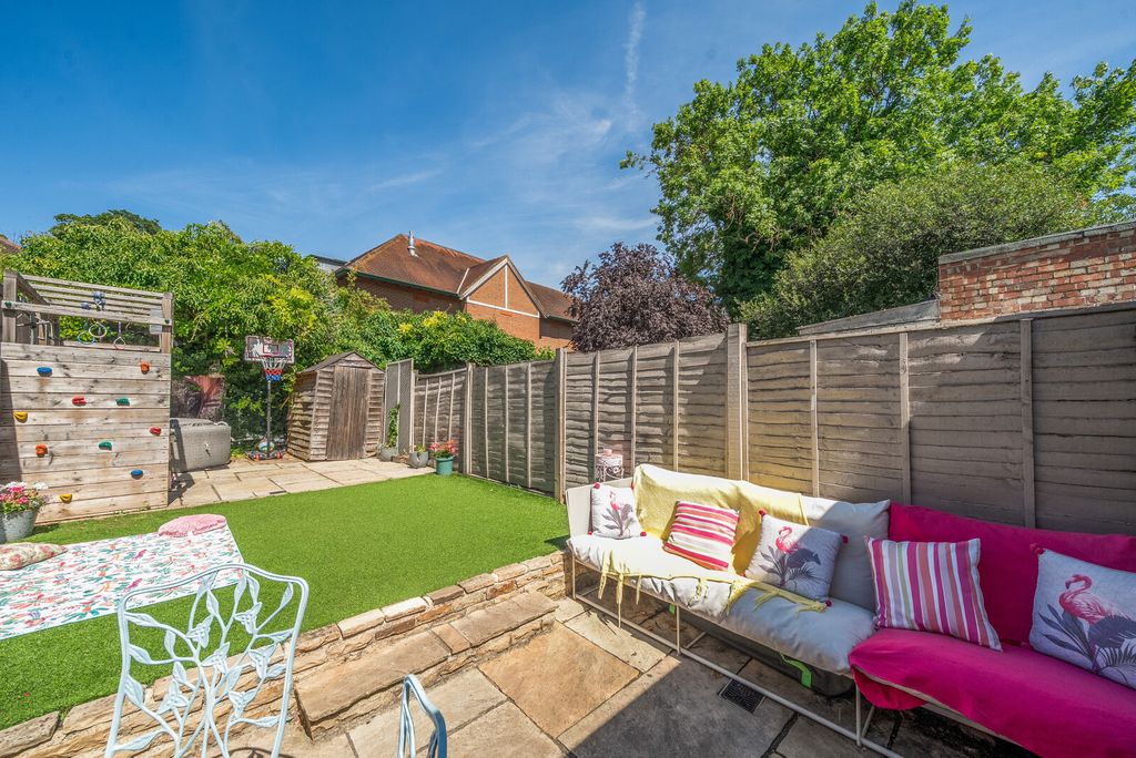 Property photo 2 of 18 Garden