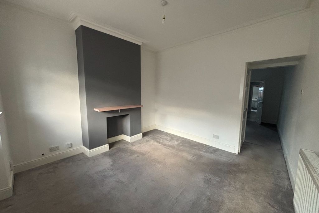 Property photo 2 of 11 Lounge