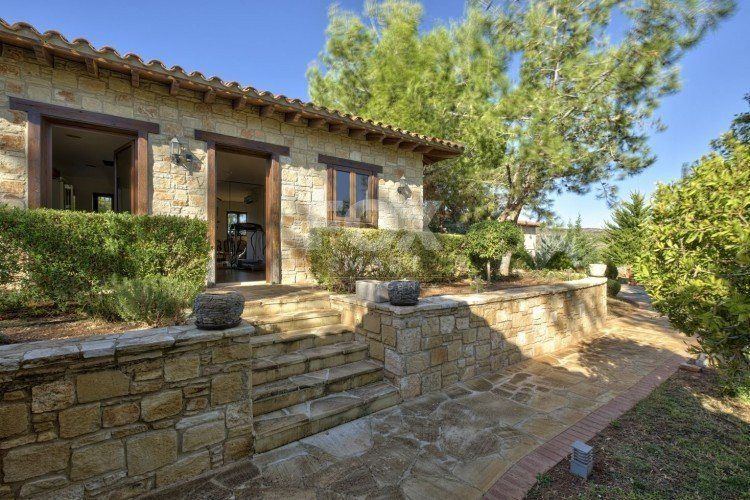 Property photo 3 of 34