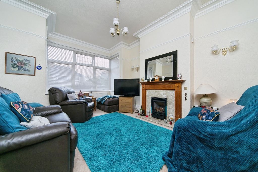 Property photo 3 of 18 Photo