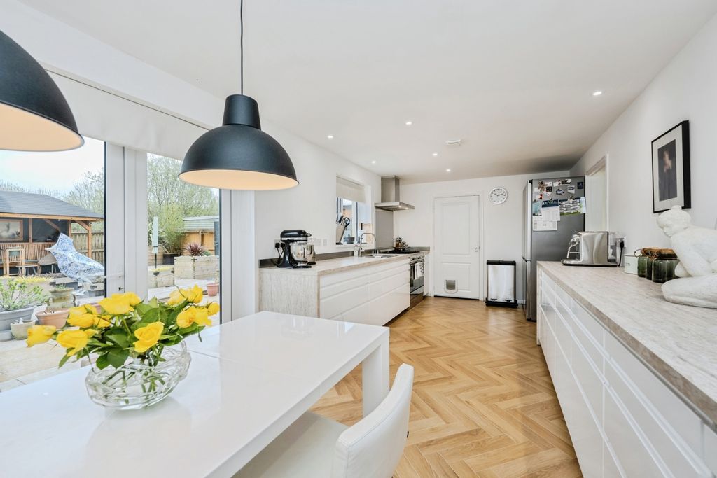 Property photo 2 of 38 Pbox-Img.Jpg