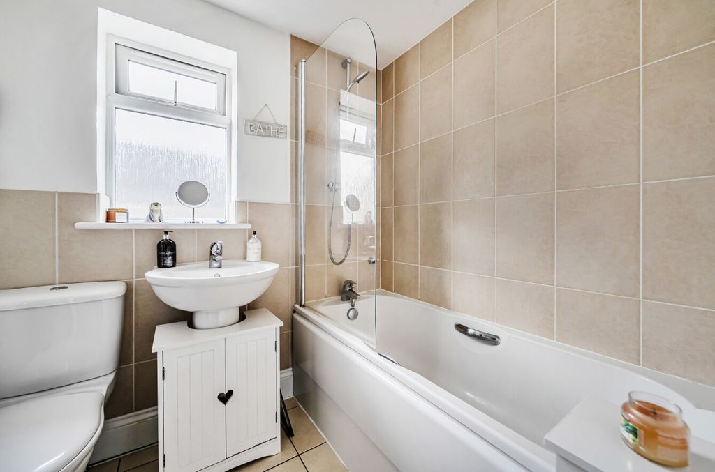 Property photo 3 of 9 1411255-12-699467...