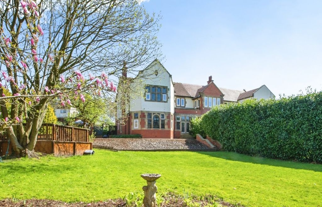 Property photo 1 of 34