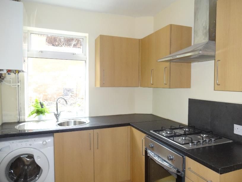 Property photo 3 of 10 Popple Street 104 fi
