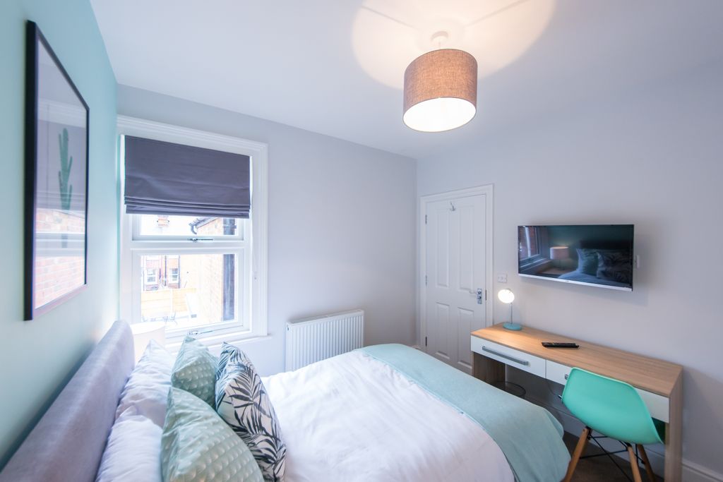 Property photo 2 of 18