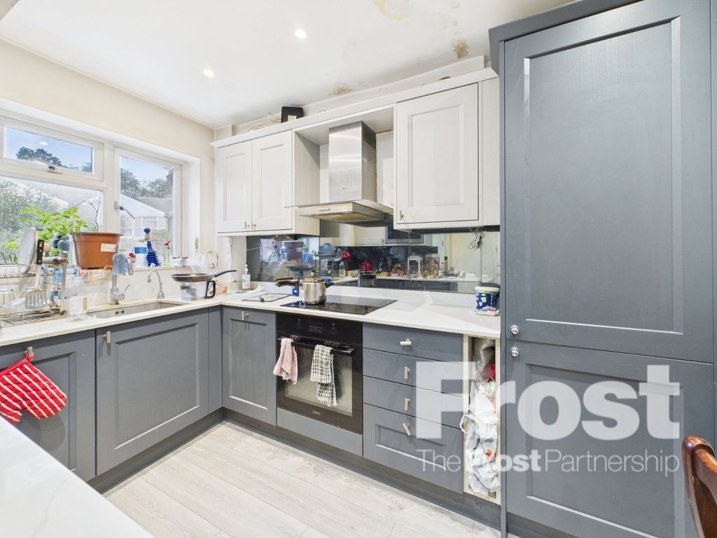 Property photo 2 of 5 Picture No. 11