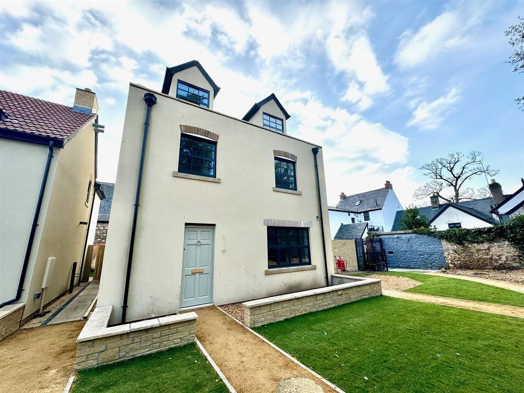 Property photo 1 of 6 4 Bloomery Gardens