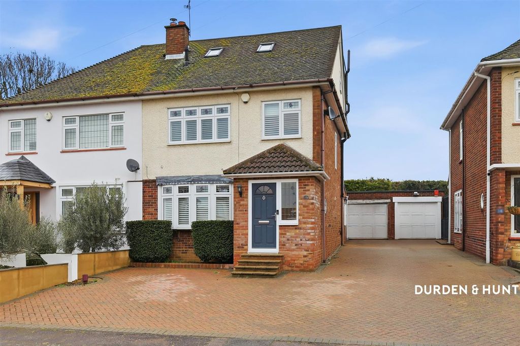 Property photo 1 of 27 Marks Avenue