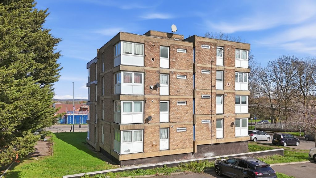 Property photo 3 of 9 Purpose Built Flat