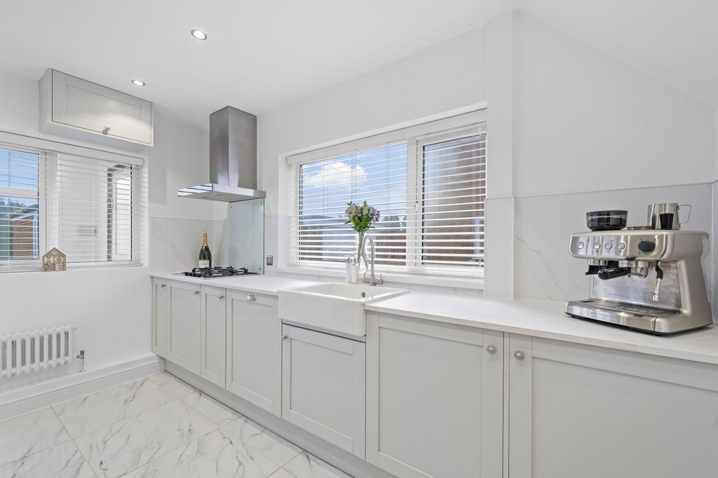 Property photo 3 of 30