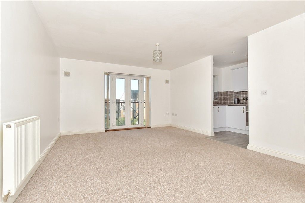 Property photo 1 of 9 Lounge