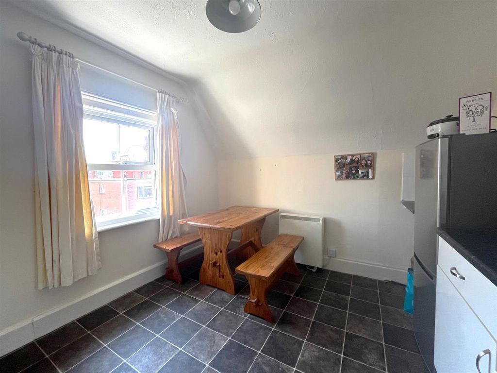 Property photo 3 of 10 4225 Diningkitchen.Jpg