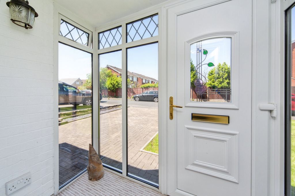 Property photo 2 of 15 Entrance Porch